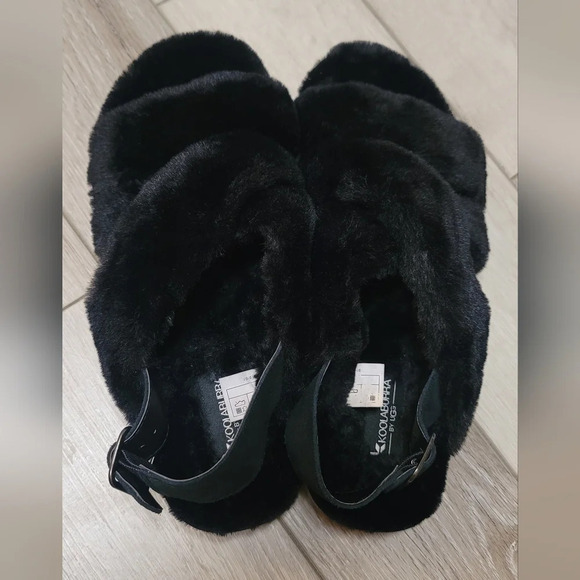 Koolaburra by UGG fuzzee flat sandal/slides with strap - Picture 3 of 4